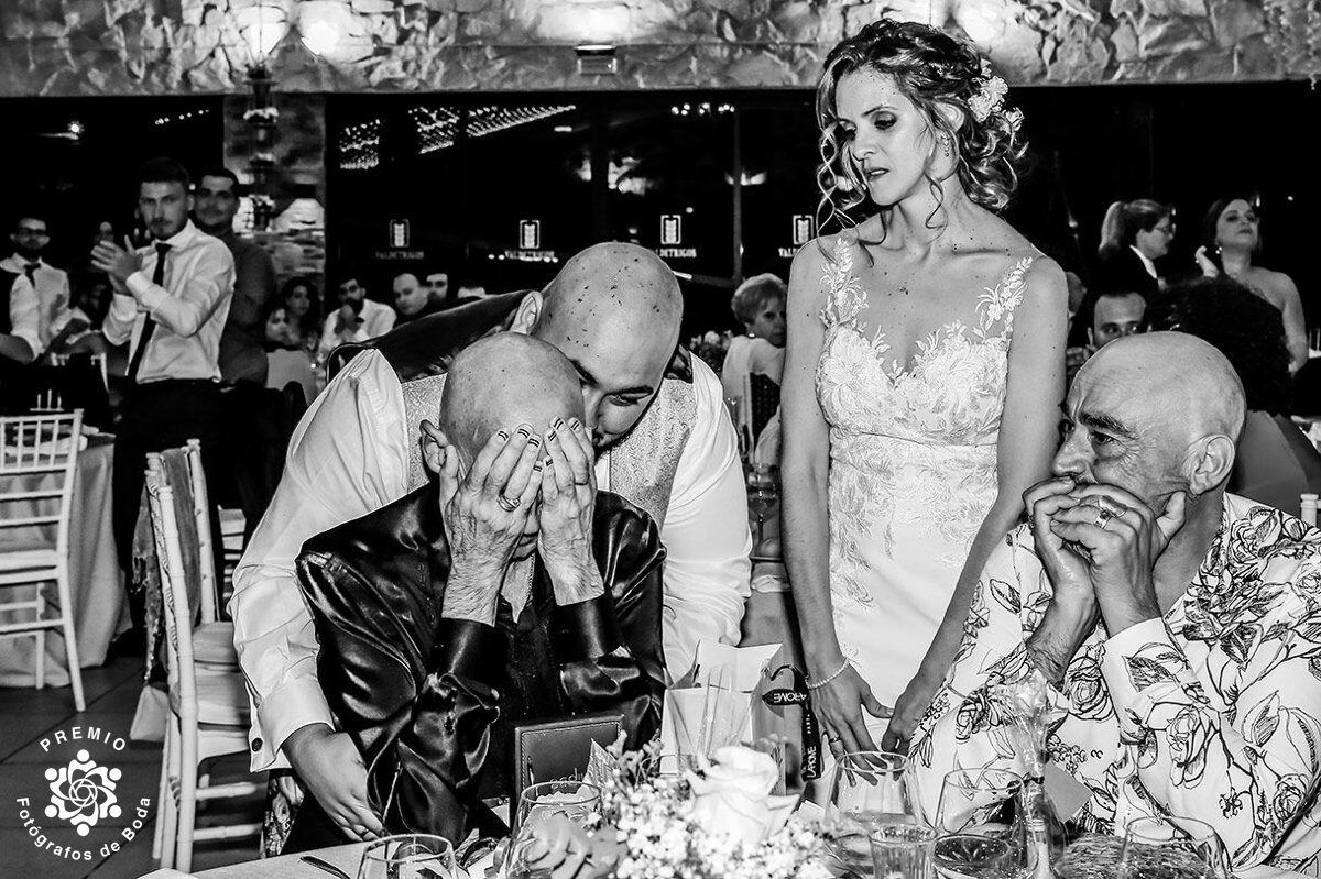 Fotografía en blanco y negro del banquete de boda, premiada por fdb-23 Fotógrafos de Boda Certificados