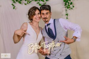 Photocall novios final de boda. Chema & Davinci fotógrafo de bodas