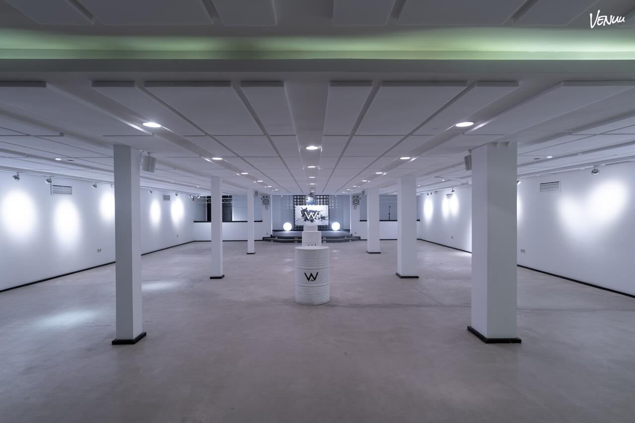 White Lab Madrid espacio minimalista para boda moderna.